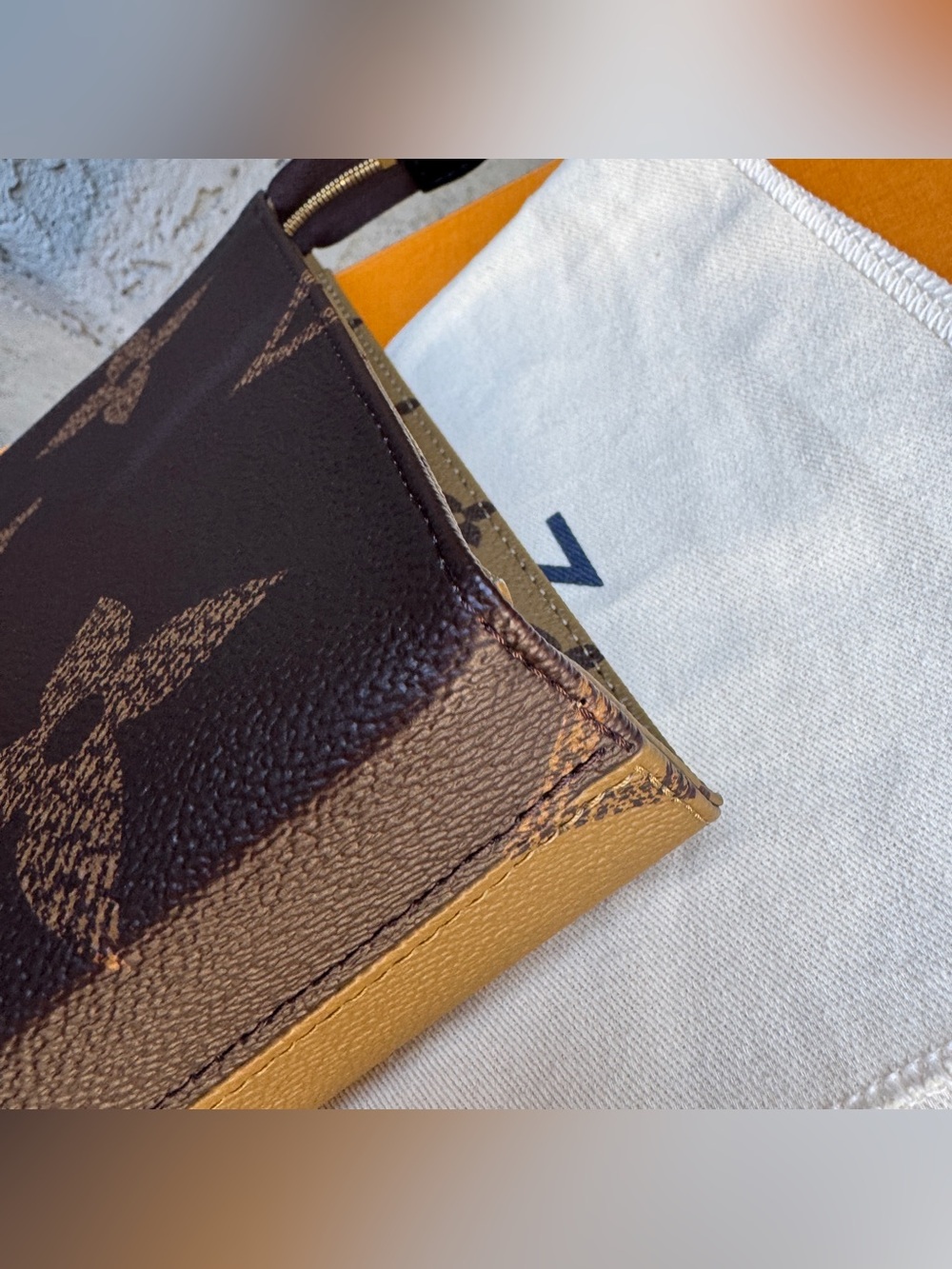 Louis Vuitton Reverse Monogram Toiletry Pouch 26 - Picture 12 of 15